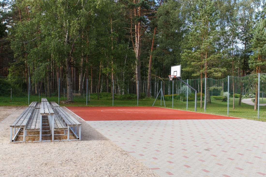 Ratiņbasketbola laukums Jaunķemeros